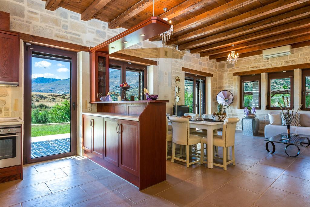Poseidon Villa, Nestled In The Picturesque South, By Thinkvilla Lefkogeia ภายนอก รูปภาพ