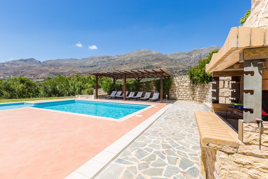 Poseidon Villa, Nestled In The Picturesque South, By Thinkvilla Lefkogeia ภายนอก รูปภาพ